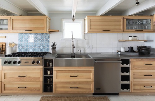 Tiverton House | Pier on Main