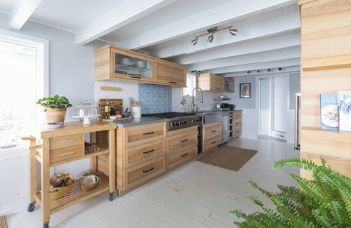 Tiverton House | Pier on Main