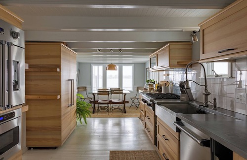 Tiverton House | Pier on Main