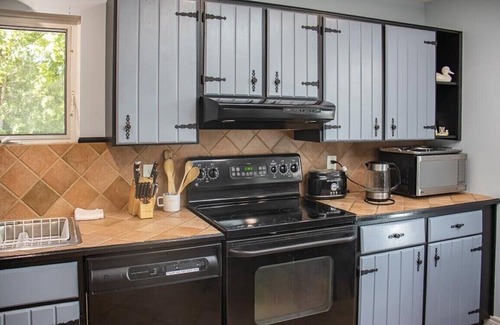 Kawartha Lakes Cottage | Pigeon Lake View - Kawartha Lakes Cottage w/Pool, Firepit & Unlimited Wi-Fi