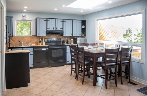 Kawartha Lakes Cottage | Pigeon Lake View - Kawartha Lakes Cottage w/Pool, Firepit & Unlimited Wi-Fi