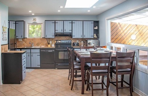 Kawartha Lakes Cottage | Pigeon Lake View - Kawartha Lakes Cottage w/Pool, Firepit & Unlimited Wi-Fi