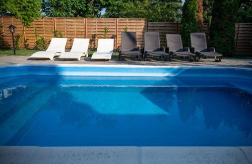 Bekesszentandras Villa | Pihenőkert Vendégház