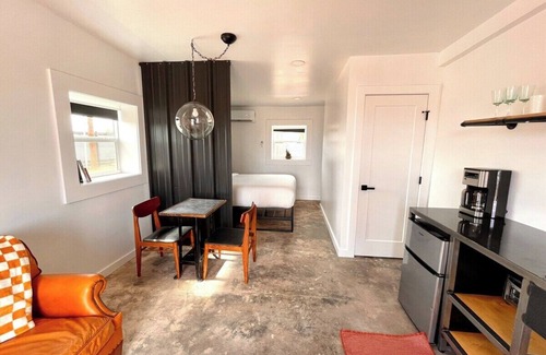 Marfa Apartment | Pik-Pak E - Entire Vintage Gas Station - 14 Guests