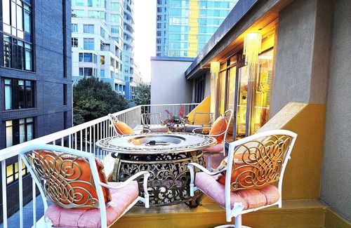 Belltown Apartment | Pike Market Millionaire’s Escape – 2BR Sky Summit