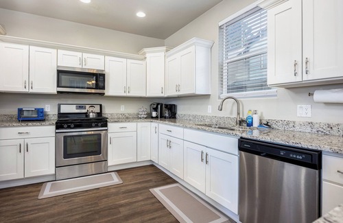 Flagstaff House | Pikes Peak Retreat - A Cozy 4-bedroom Townhome in Flagstaff