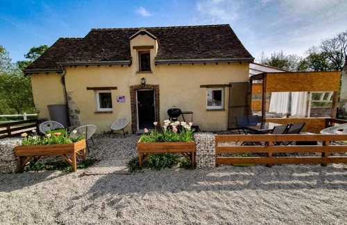 Lormaye House | Pilgrim - modern cottage and cozy -jacuzzi