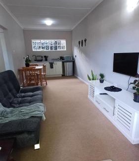 Hilton Apartment | Pin Oak Inn