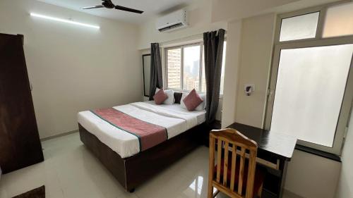 Malad East Hotel | Pinaki Comfort Stay Malad - Near Nesco & Oberoi Mall