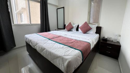 Malad East Hotel | Pinaki Comfort Stay Malad - Near Nesco & Oberoi Mall
