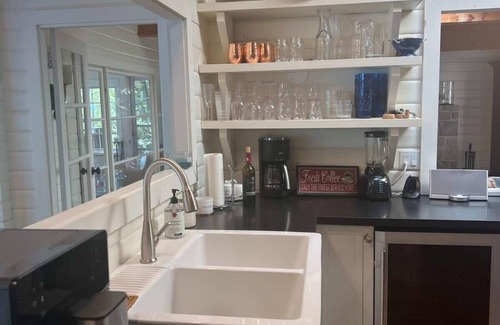 Muskoka Lakes House | Pine Acres Summary: W