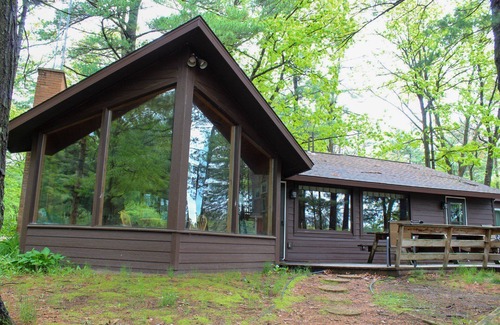 Lake Delton House | Pine Cottage on Blass Lake
