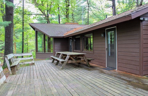 Lake Delton House | Pine Cottage on Blass Lake