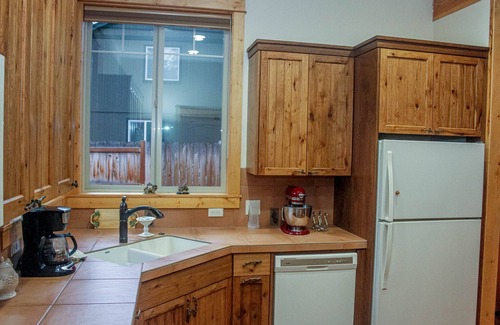 Sisters Cabin | Pine Grove Cabin, Sisters Oregon