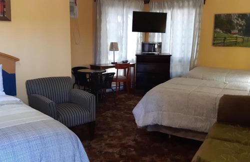Algoma District Hotel | Pine Grove Motel