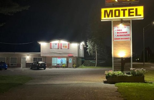 Algoma District Hotel | Pine Grove Motel