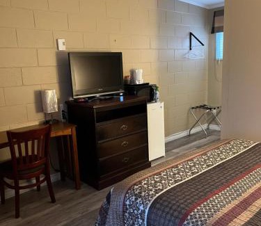 Algoma District Hotel | Pine Grove Motel