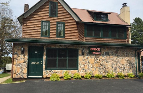 Old Forge Hotel | Pine Knoll Hotel Lakeside Lodge & Cabin