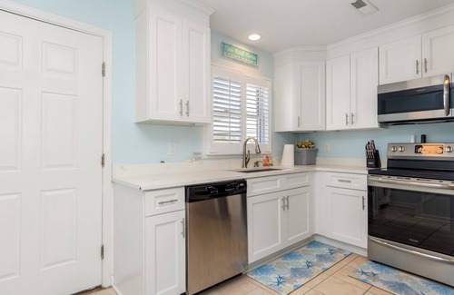 Pine Knoll Shores Condo | Pine Knoll Townes 126 – Oceanside 2BR w/Pool, Porch & Beach Access