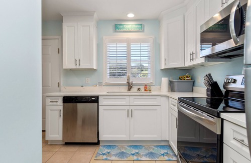 Pine Knoll Shores Condo | Pine Knoll Townes 126 – Oceanside 2BR w/Pool, Porch & Beach Access