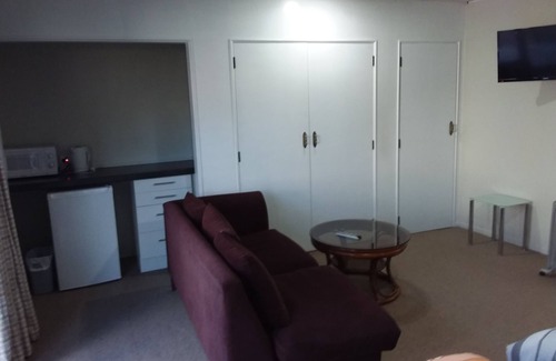 Kaiapoi Hotel | Pine Lake View Lodge