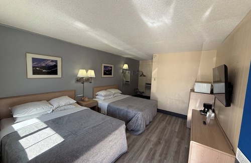 Mount Shasta Hotel | Pine Needles Inn