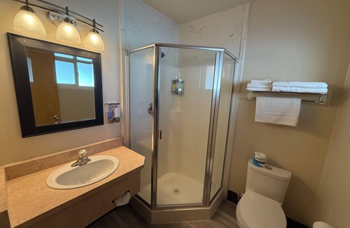 Mount Shasta Hotel | Pine Needles Inn