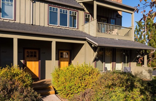 Sisters Condo | Pine Rest - Escape to this beautiful condo A/C, pet friendly near downtown