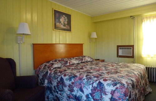 Dodgeville Hotel | Pine Ridge Motel