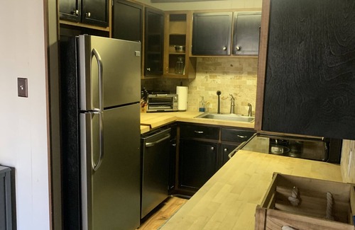 Beech Mountain Ski Chalet | Pine Ridge retreat on Beech Mountain, quiet with fireplace and mountain views!