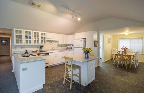 Sisters House | Pine Street Cottage