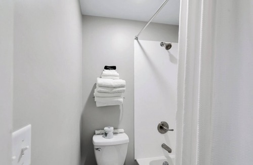 Hill City Hotel | Pine Top Convenience