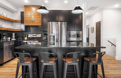 Hollister House | Pineapple Shores - Stay for 14