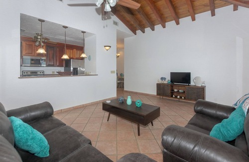French Harbour Condo | Pineapple Villa 142- 2 bedroom, pool and more!