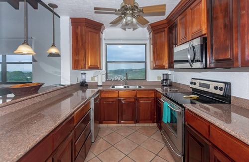 French Harbour Condo | Pineapple Villa 142- 2 bedroom, pool and more!