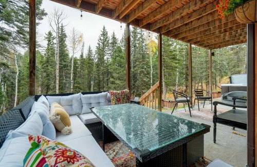 Florissant House | Pinetop Cabin Hot Tub BBQ Arcade Scenic Escape