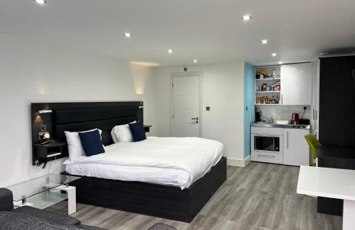 Iver House | Pinewood Guest House