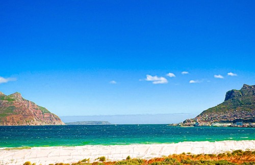 Hout Bay House | Pingu Beachhouse with Jacuzzi, 1st row, direct beach access, best location