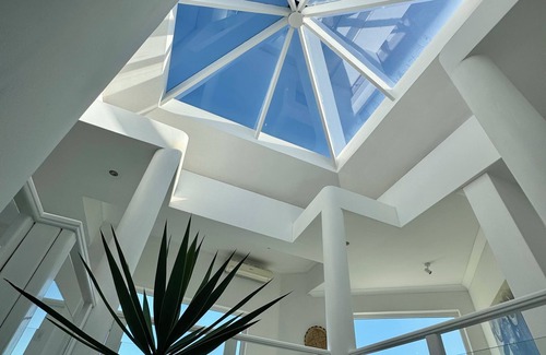 Hout Bay House | Pingu Beachhouse with Jacuzzi, 1st row, direct beach access, best location