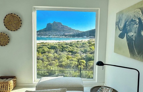 Hout Bay House | Pingu Beachhouse with Jacuzzi, 1st row, direct beach access, best location