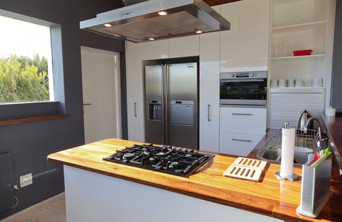 Froggy Farm Villa | PingusHouse Villa with private Swimming Pool And Garden In Simon's Town