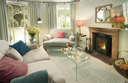 Weston Under Lizard House | Pink Cottage