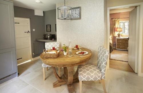 Weston Under Lizard House | Pink Cottage