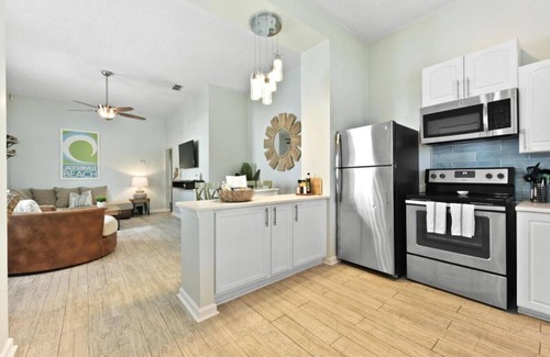 Jacksonville Beach Villa | Pink Dolphin | 1 Blk to Beach | Close to Mayo