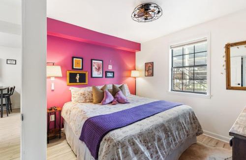 Music Row House | Pink Dreams - Walk to Live Music, Bars, Restaurants - Free Parking