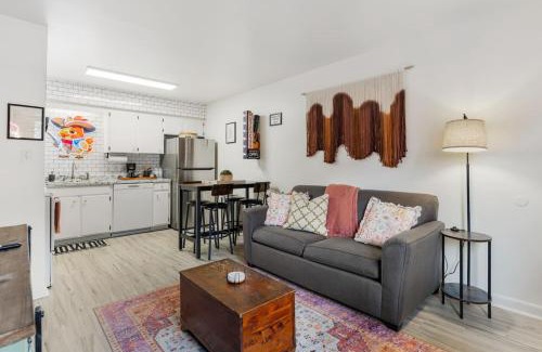Music Row House | Pink Dreams - Walk to Live Music, Bars, Restaurants - Free Parking