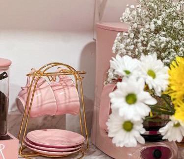 Dickerson Road House | Pink Nashville Cottage - Girls' Trip, 12 Min to Broadway