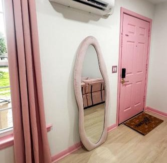 Dickerson Road House | Pink Nashville Cottage - Girls' Trip, 12 Min to Broadway