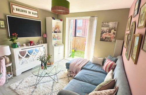 Dunstable Apartment | Pink Paradise