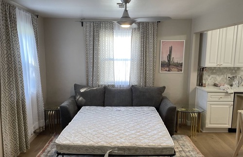 Hampton Cottage | Pink Sunset Cottage - 3 minutes from the Beach